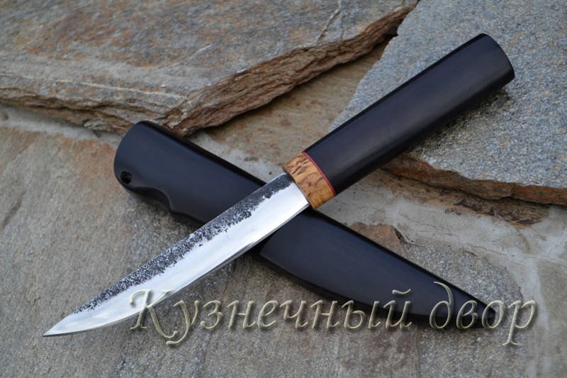 Нож "Якутский"  сталь -Х12МФ кованая, рукоять- карельская береза, черный граб; ножны-черный граб.