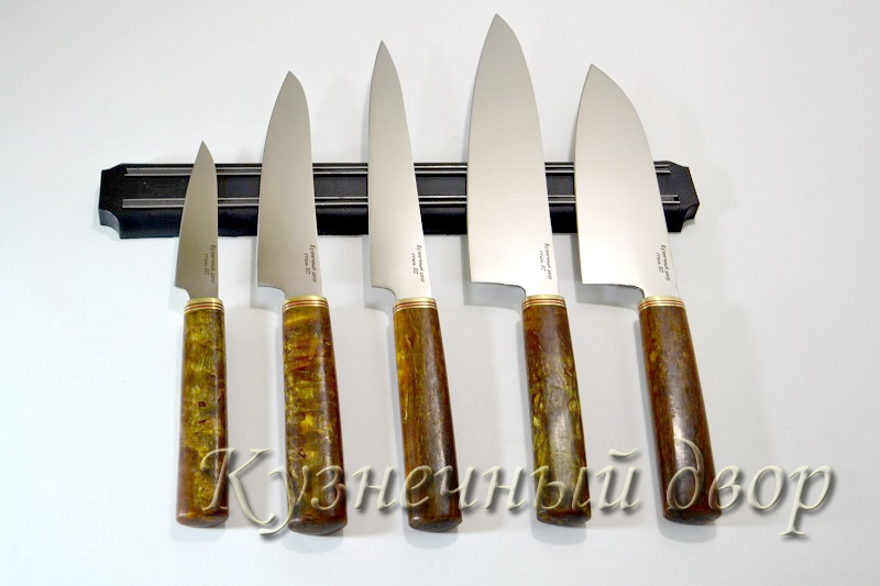Набор кухонных ножей из стали D2,  рукоять- латунь, фибра, карельская береза.