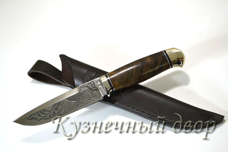 Нож "Барс" сталь- D2, рукоять- литье  из мельхиора, орех, художественное оформление клинка.