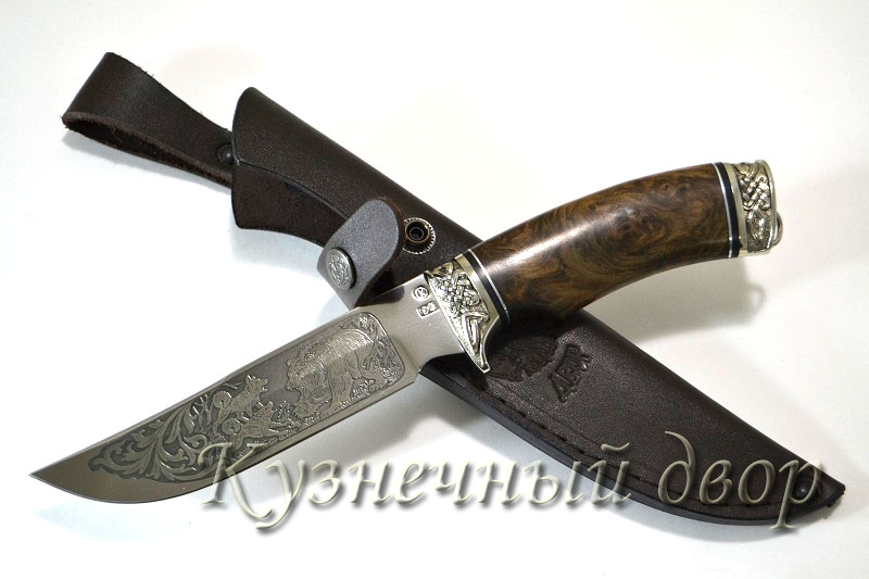 Нож "Корсар" сталь- D2, рукоять- литье  из мельхиора, орех, художественное оформление клинка.