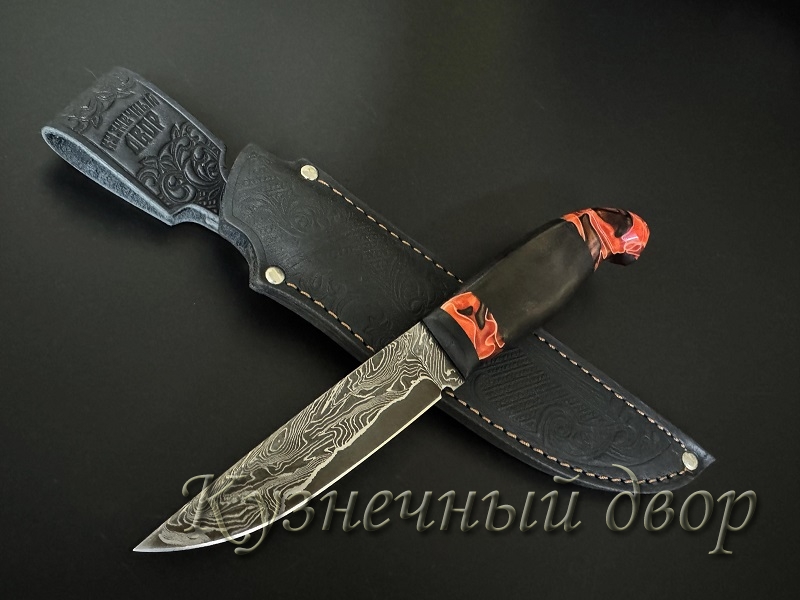 Нож ручной работы "Финский".  Клинок- трехслойный ламинат, сердечник ШХ15, рукоять- черный граб, акрил.