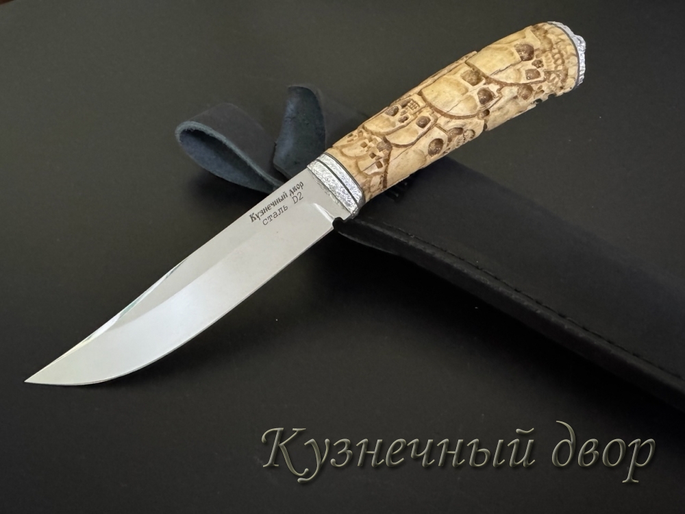 Нож "Финский",  сталь- D2.  рукоять - кость с художественной резьбой.