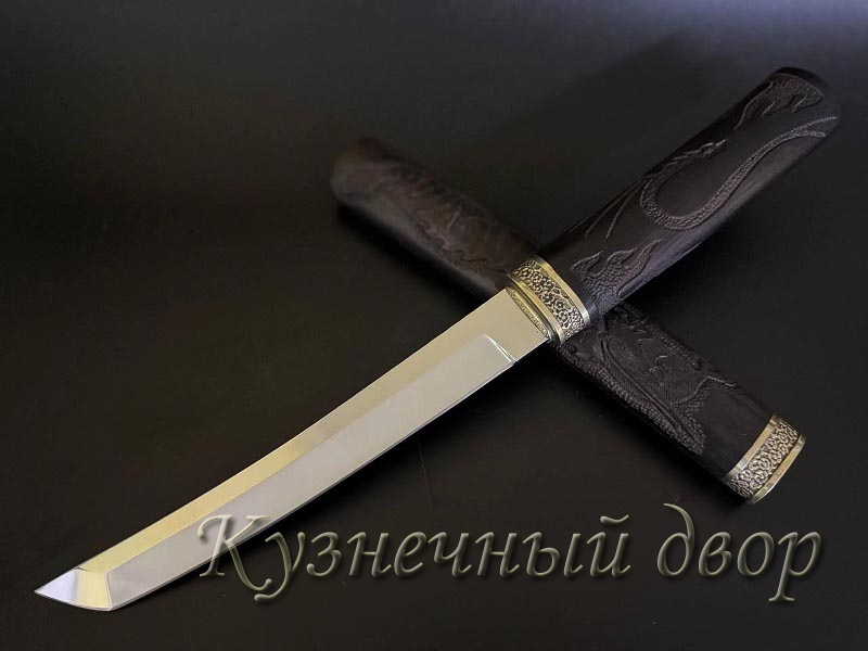 Нож "Дракон" из стали D2 с деревянными ножнами и художественной резьбой.