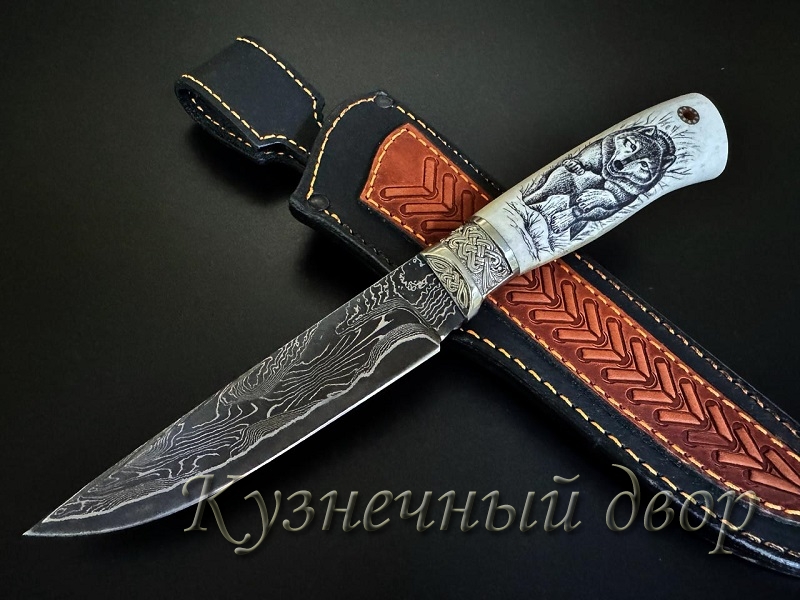 Нож "Зной". Сталь- трехслойный ламинат. Рукоять-натуральная кость с художественным оформлением.