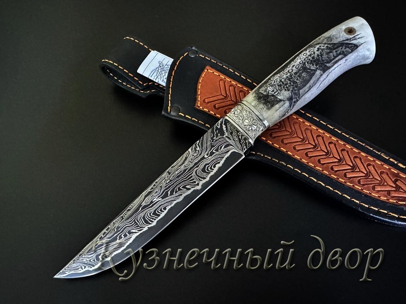 Нож "Путник". Сталь- трехслойный ламинат. Рукоять-натуральная кость с художественным оформлением. 
