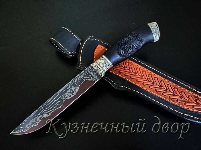 Нож "Игла". Сталь- трехслойный ламинат. Рукоять-натуральная дерево с художественным оформлением. 
